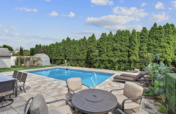 Supplied property photographs and details for 799 Bowyer Avenue